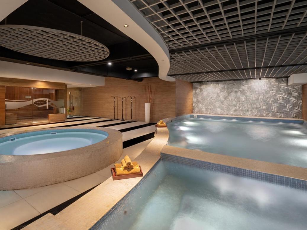 Grand City Hall Hotel & Serviced Residences Medan Eksteriør bilde
